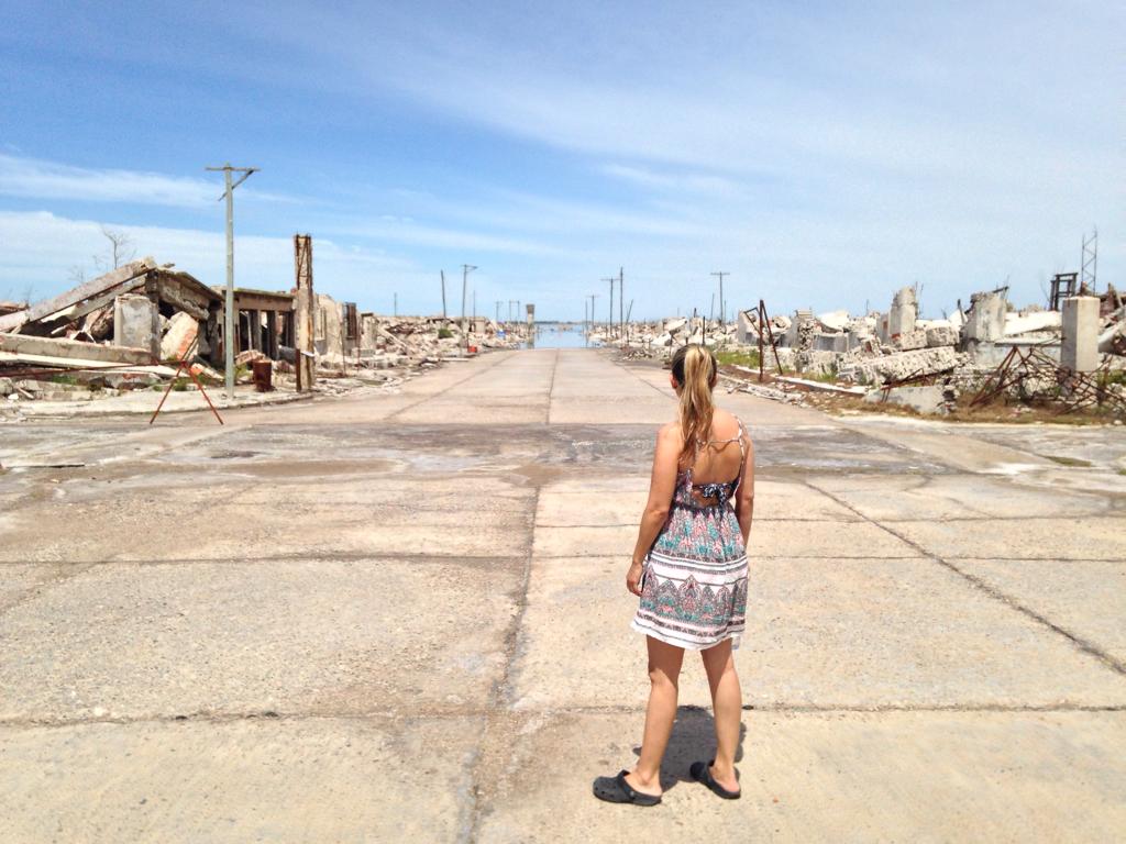 Viajar a Villa Epecuén - entrada a las ruinas