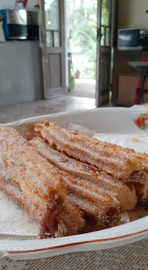 Merienda con churros crujientes del retonio casa de te en Uribelarrea