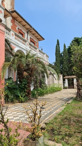 Patio del Edificio Miralejos, uno de los principales atractivos turisticos de Capilla