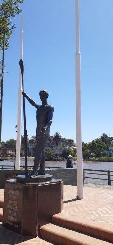 monumento al remero en la costanera es uno de los imperdibles de TIgre