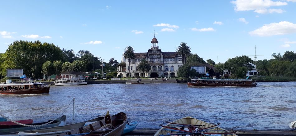 Casa museo ubicada sobre la bera del río Luján