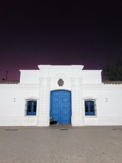 casa tucuman de noche