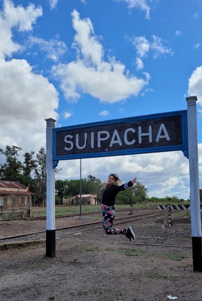 cartel estacion de tren de suipacha