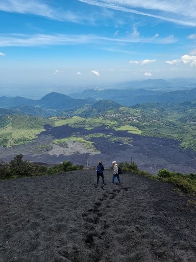 lugares de Guatemala turísticos: senderismo por el volcan pacaya