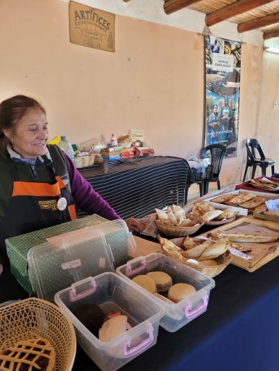 donde comer cerca de laguna brava
