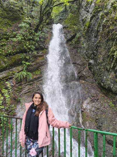 mujer viaje azerbayan