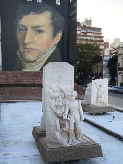 monumento a la bandera lola mora